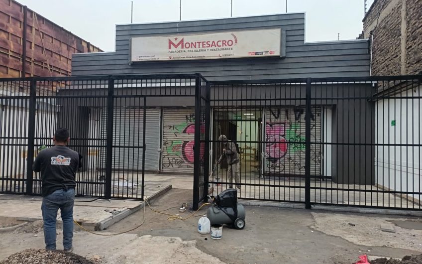 Santa Elena / Metro Rodrigo De Araya