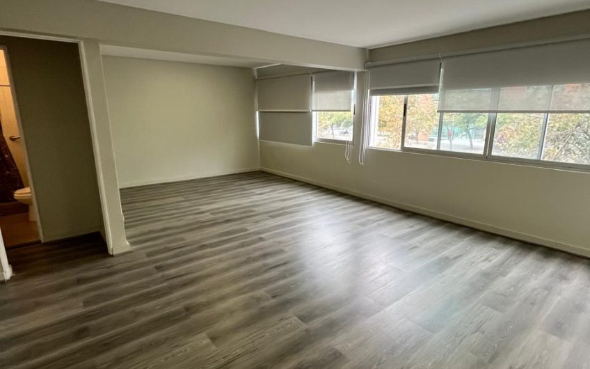 Avenida Apoquindo // Metro Escuela Militar