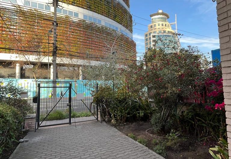 Avenida El Bosque // Metro Tobalaba